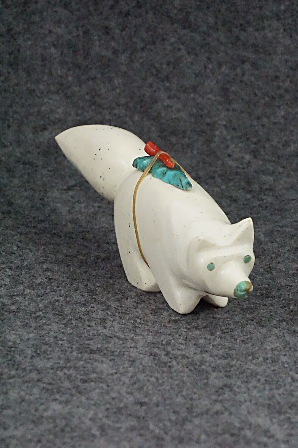 Wolf Zuni Fetish Carving - Enrike Leekya