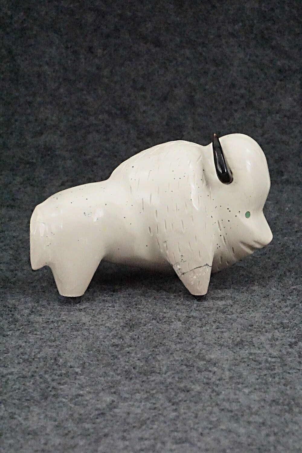 Buffalo Zuni Fetish Carving - Enrike Leekya