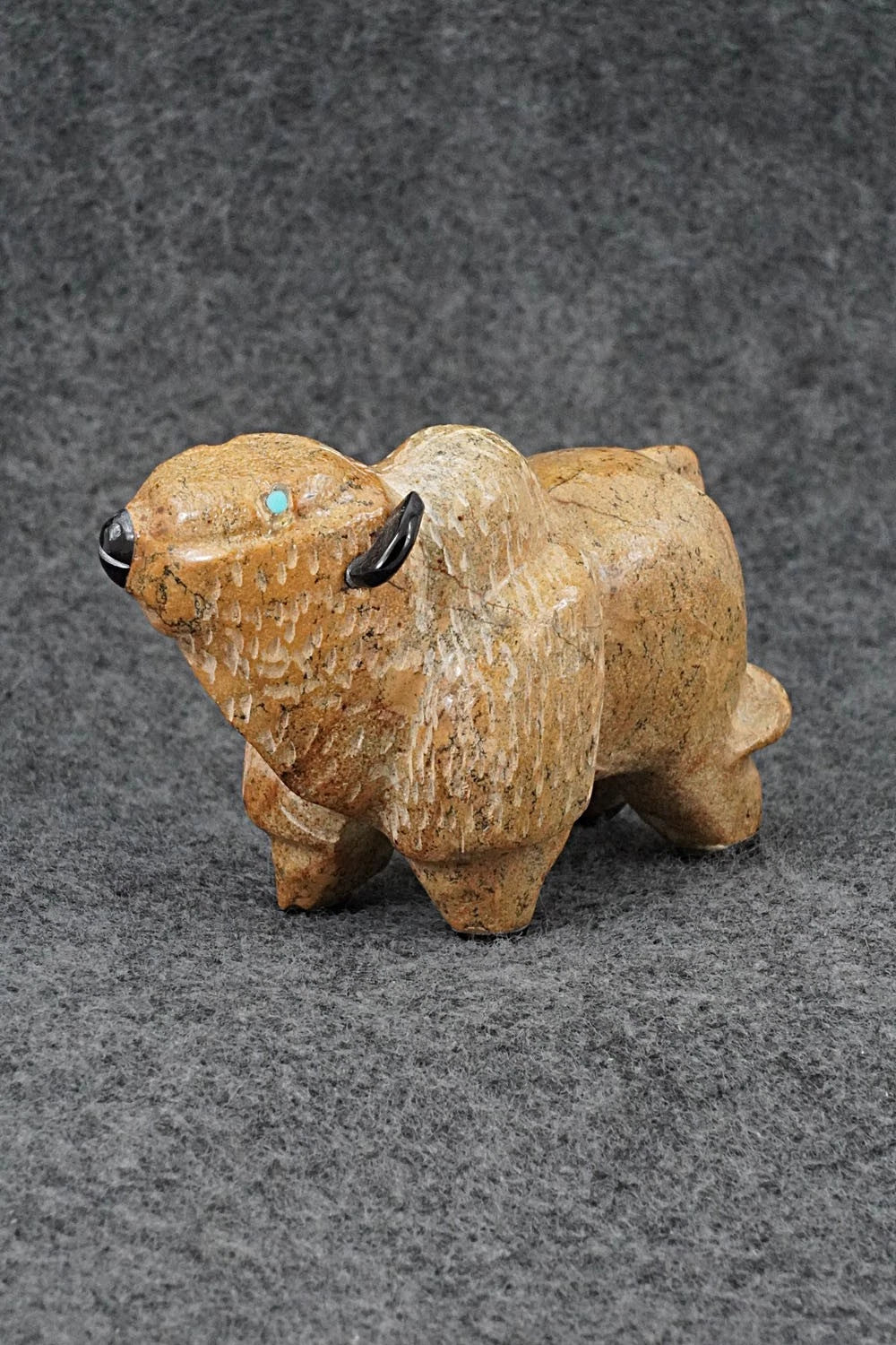 Buffalo Zuni Fetish Carving - Freddie Leekya