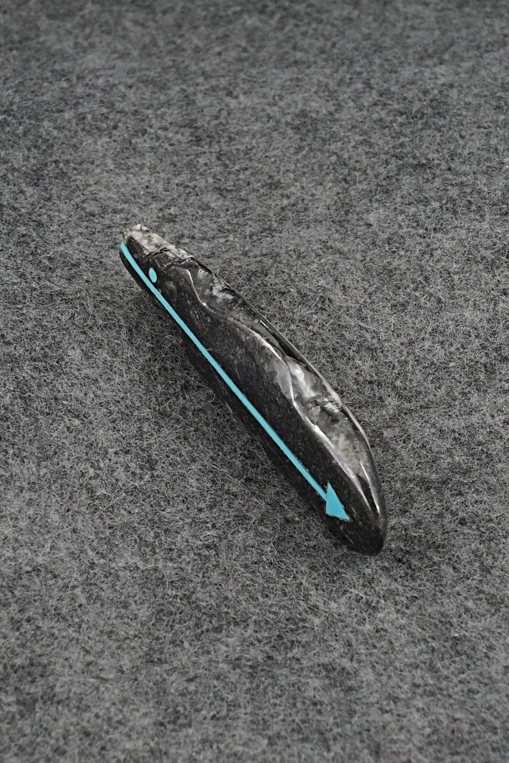 Bear Zuni Fetish Carving - Bernard Laiwakete