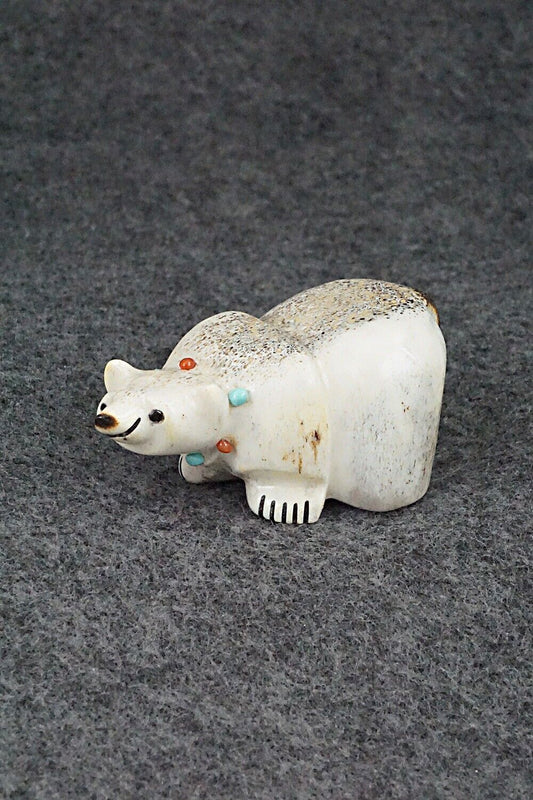 Bear Zuni Fetish Carving - Claudia Peina