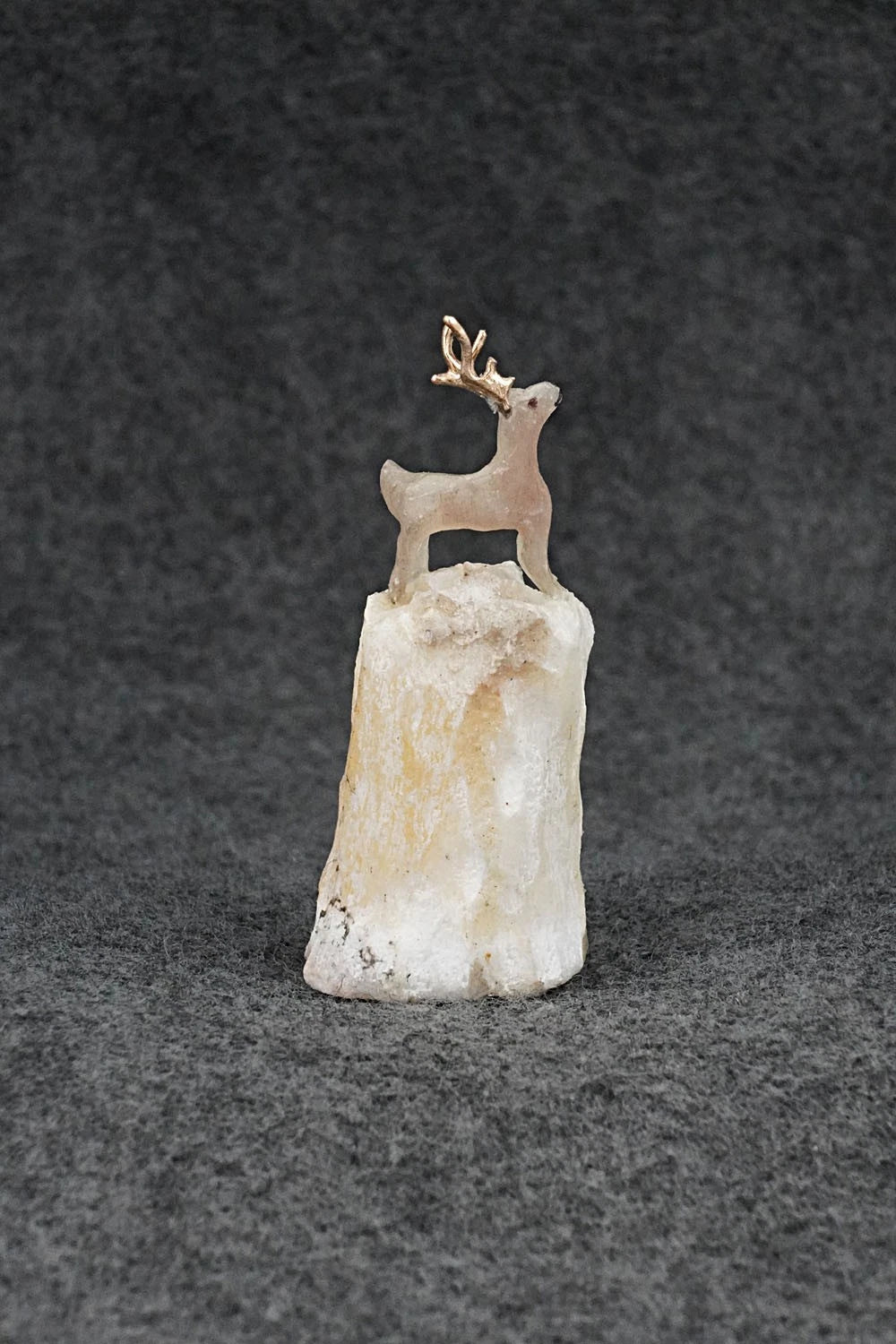 Deer Zuni Fetish Carving - Ruben Najara