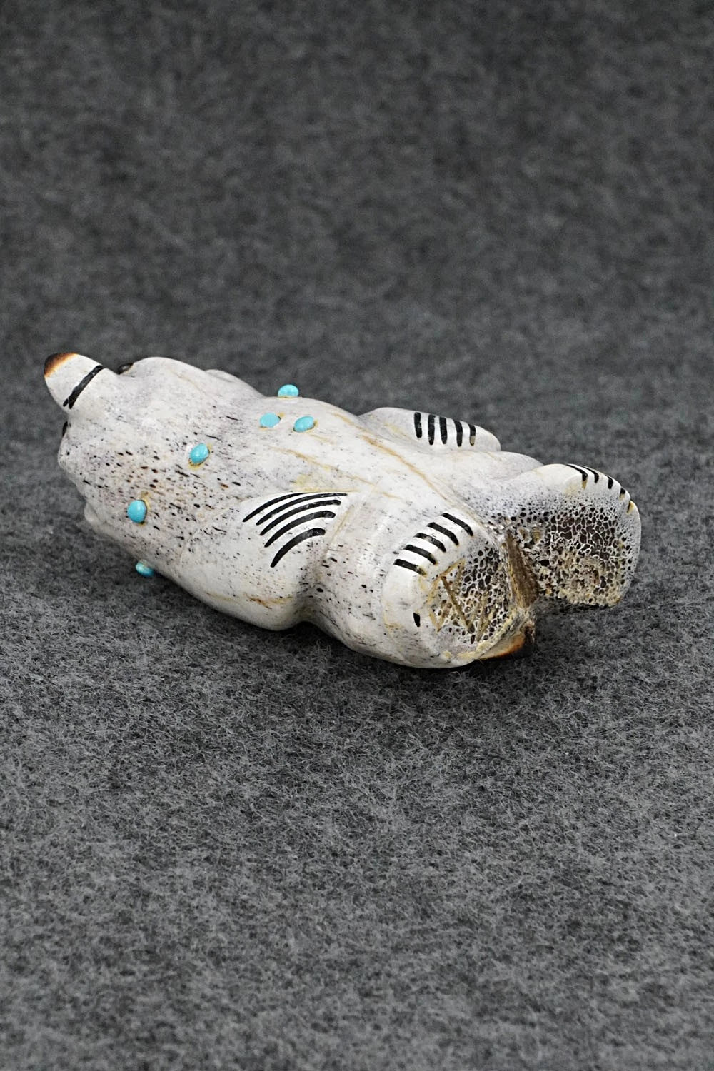 Bear Zuni Fetish Carving - Claudia Peina
