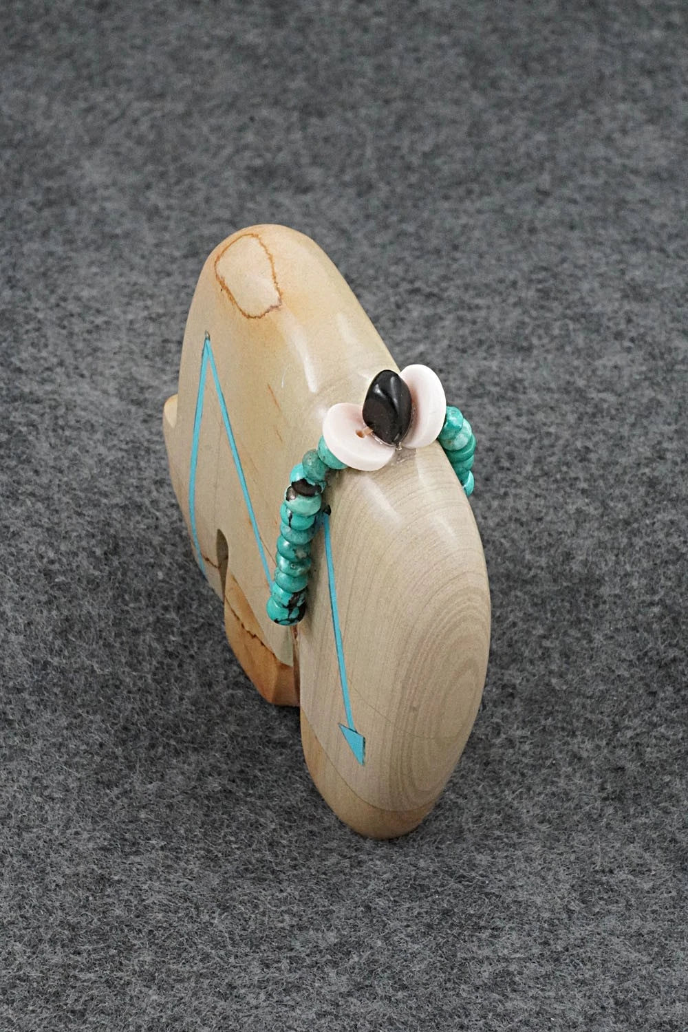 Bear Zuni Fetish Carving - Bernard Laiwekete