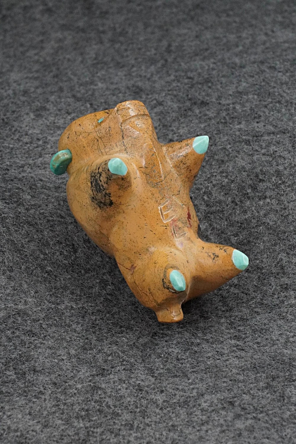 Buffalo Zuni Fetish Carving - Enrike Leekya