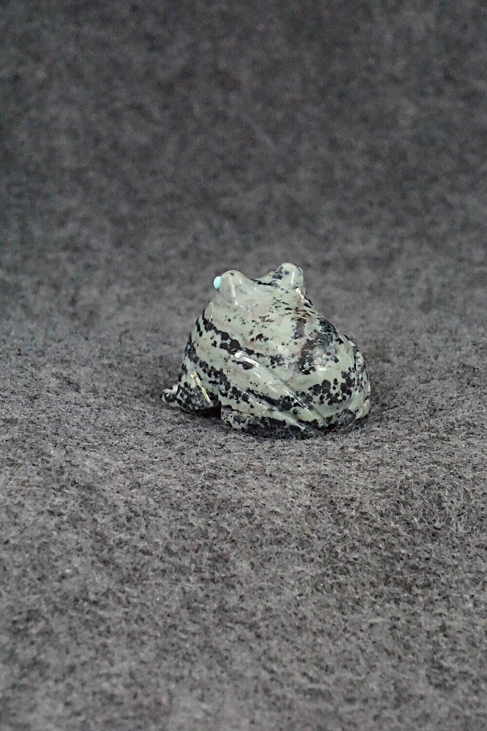 Frog Zuni Fetish Carving - Karen Hustito