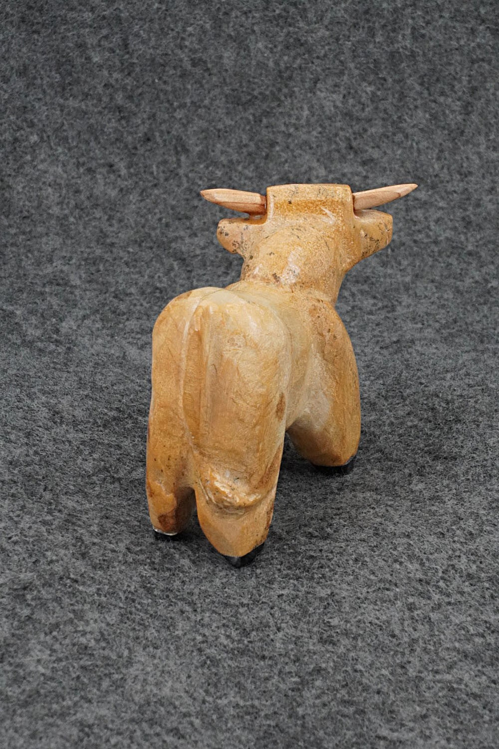 Bull Zuni Fetish Carving - Freddie Leekya