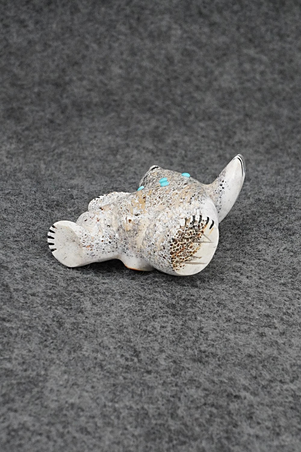Bear Zuni Fetish Carving - Claudia Peina