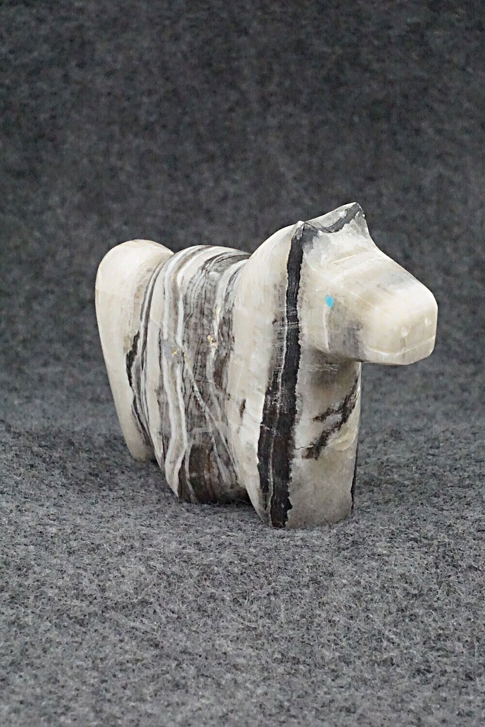 Horse Zuni Fetish Carving - Daphne Quam