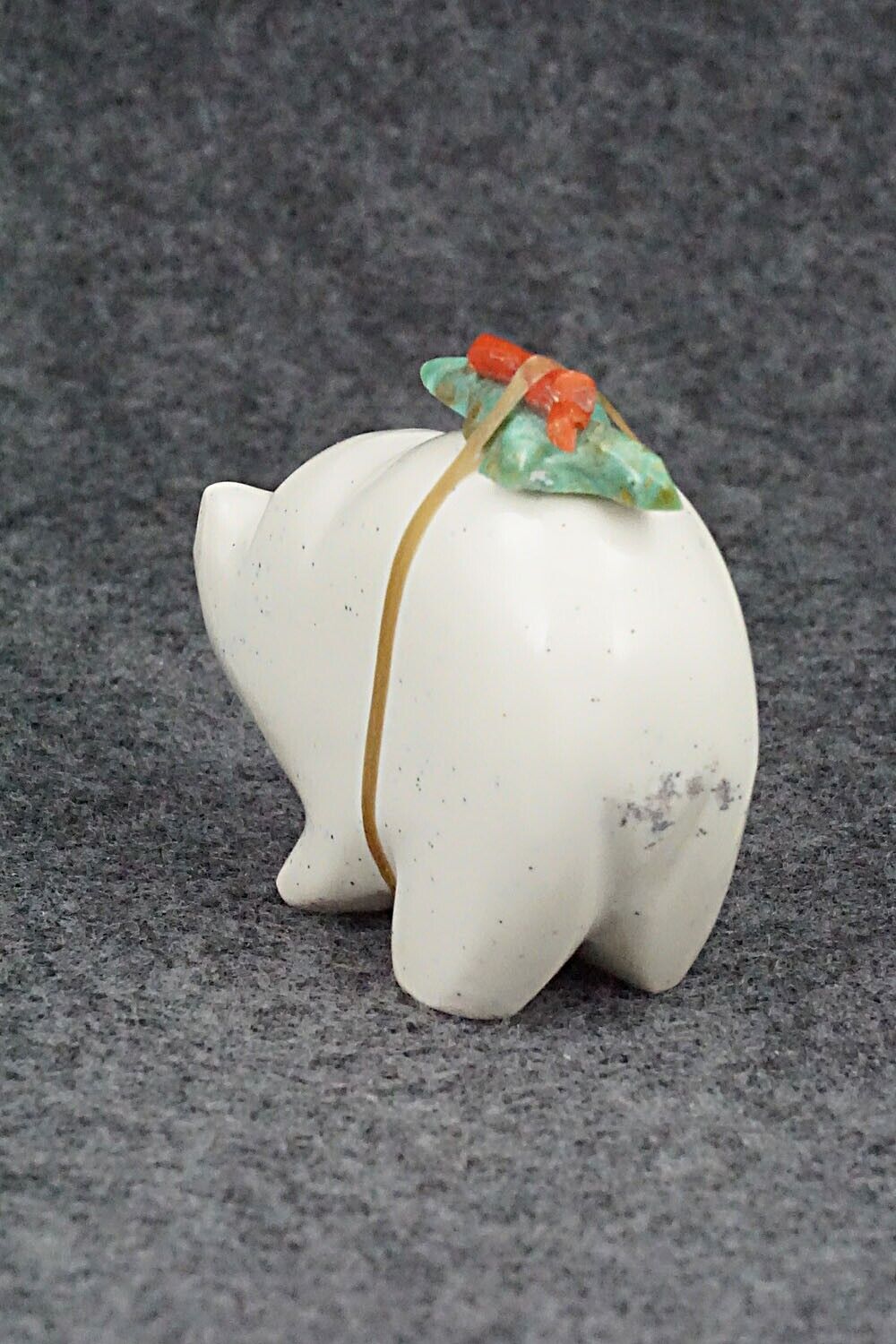 Bear Zuni Fetish Carving - Enrike Leekya