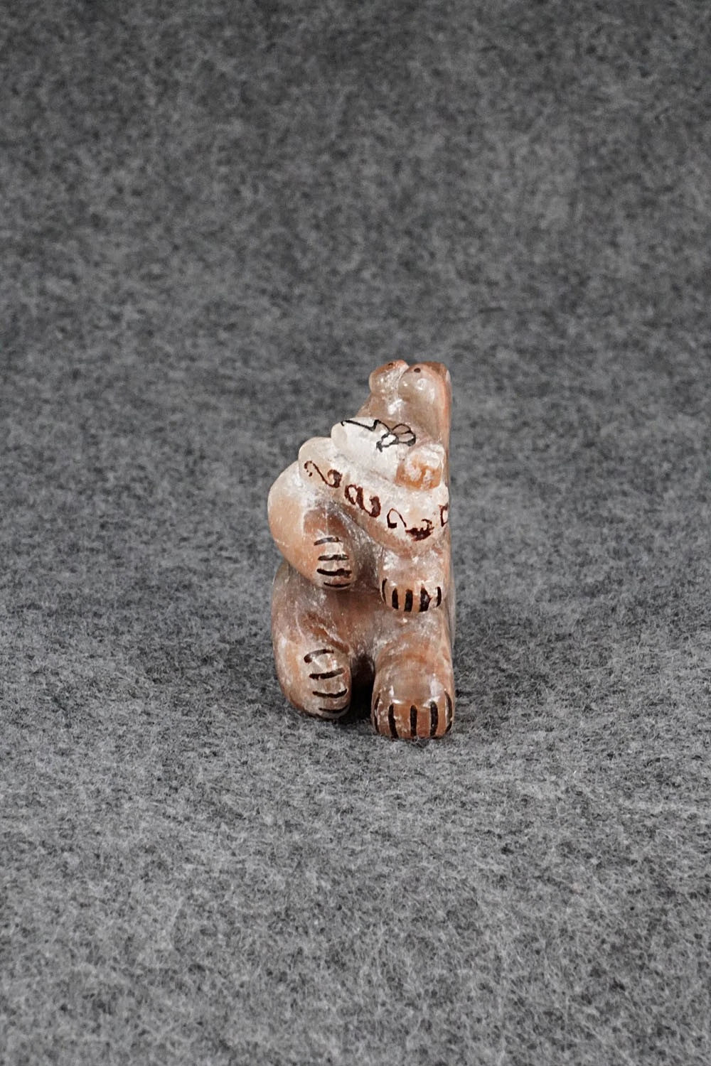 Bear Zuni Fetish Carving - Rick Kallestewa