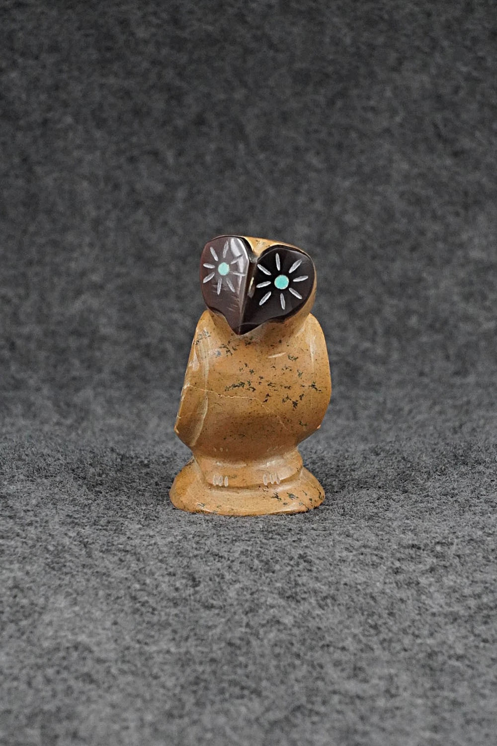 Owl Zuni Fetish Carving - Enrike Leekya
