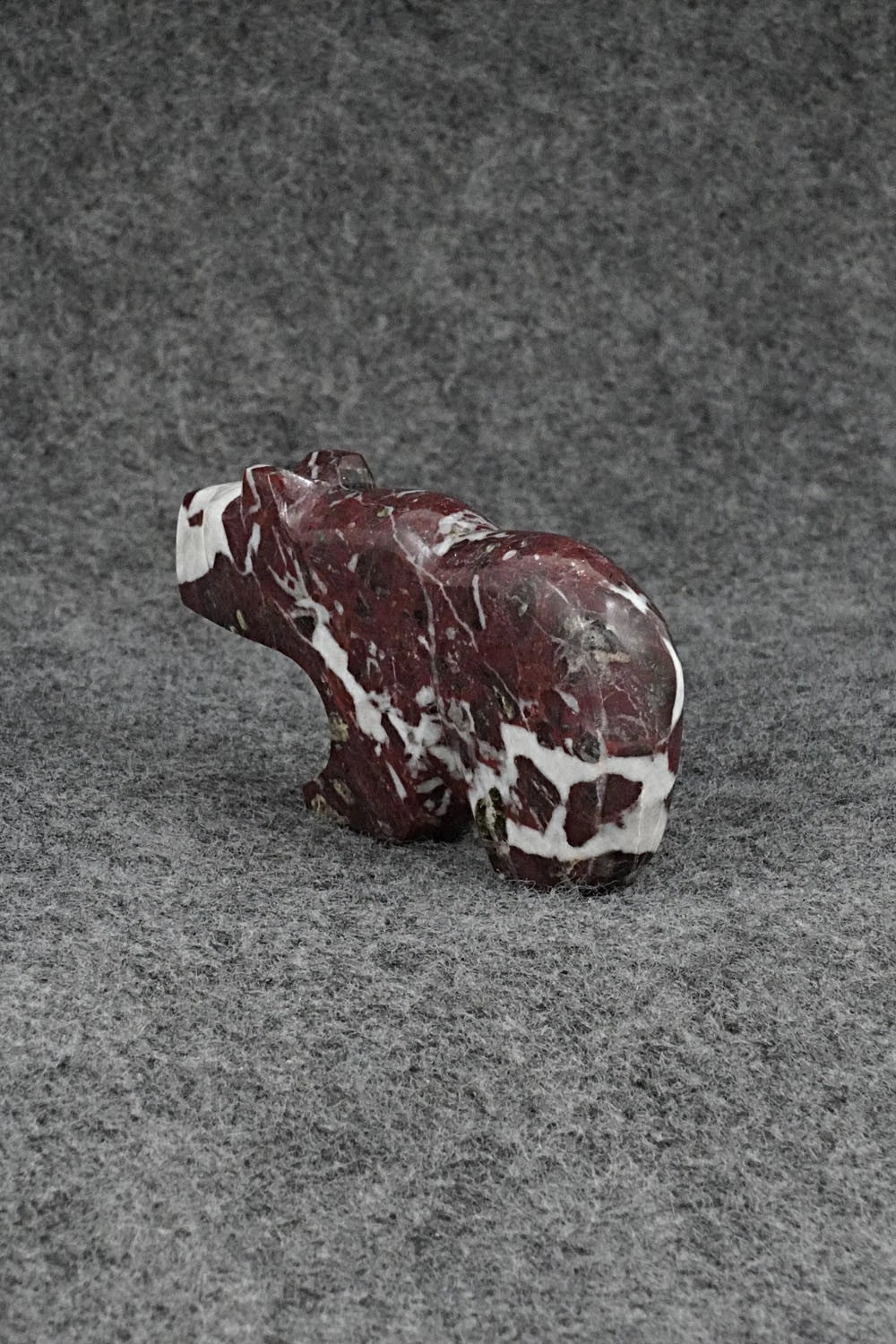 Bear Zuni Fetish Carving - Kenric Laiwakete