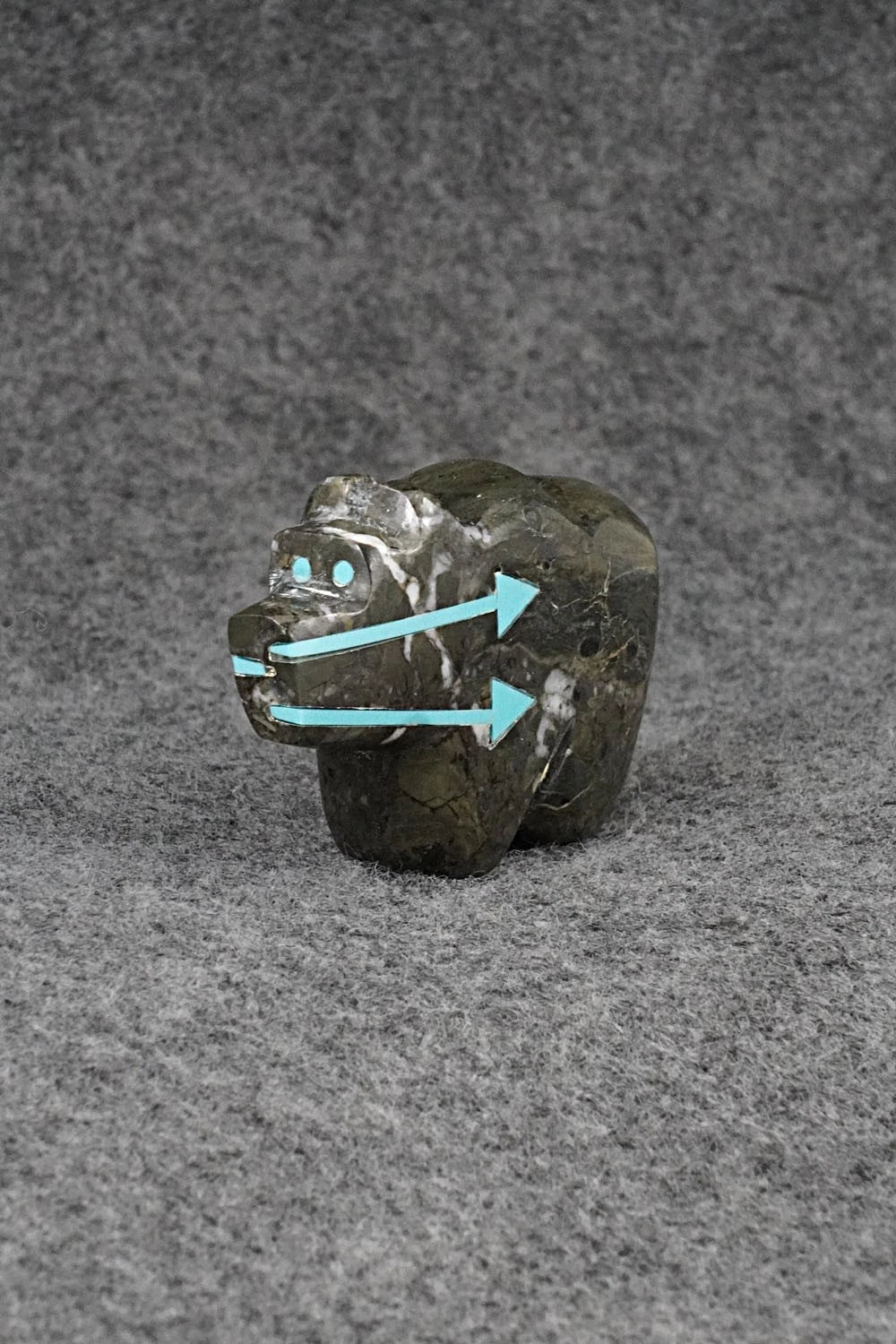 Bear Zuni Fetish Carving - Bernard Laiwakete