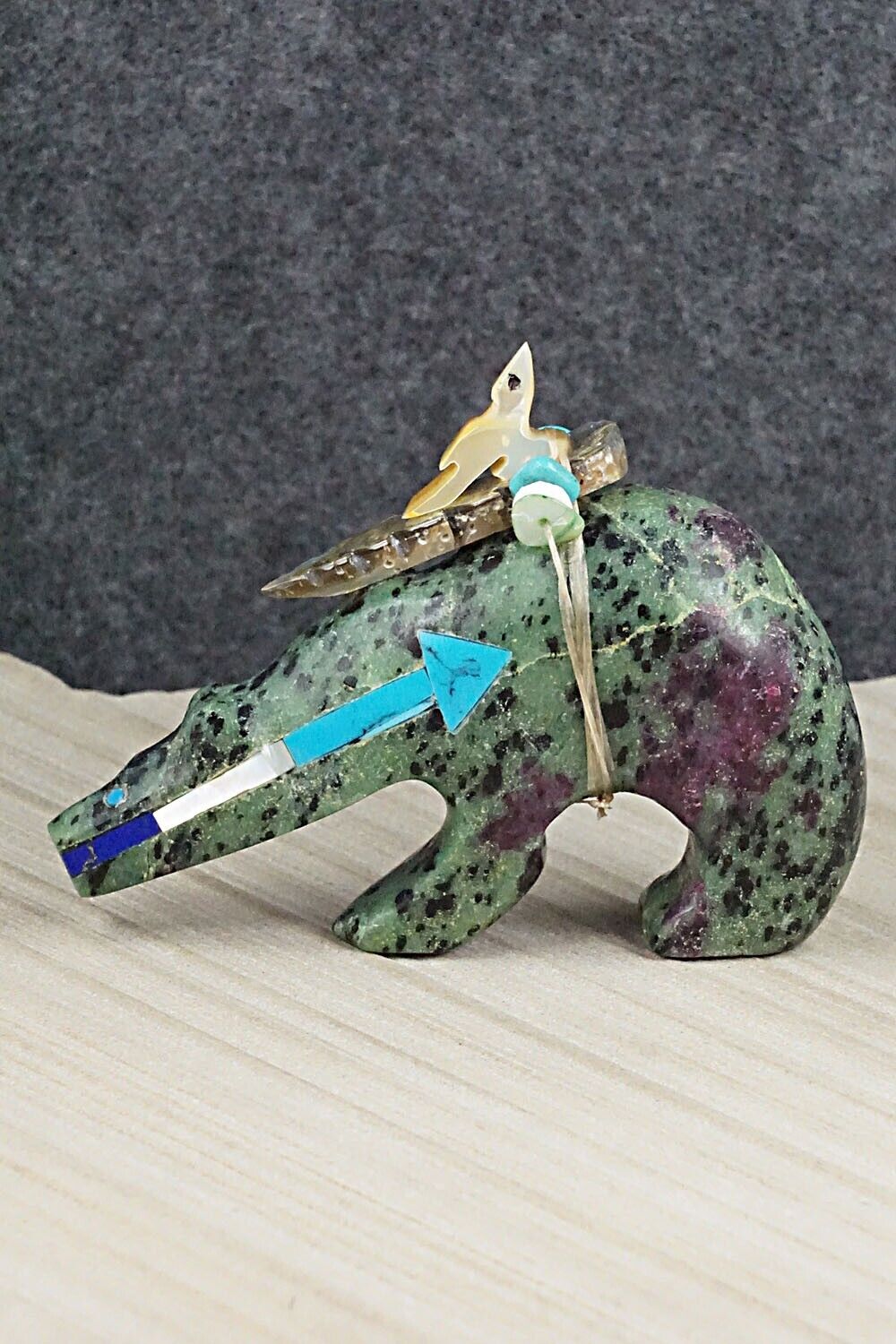 Bear Zuni Fetish Carving - Fernando Laiwakete