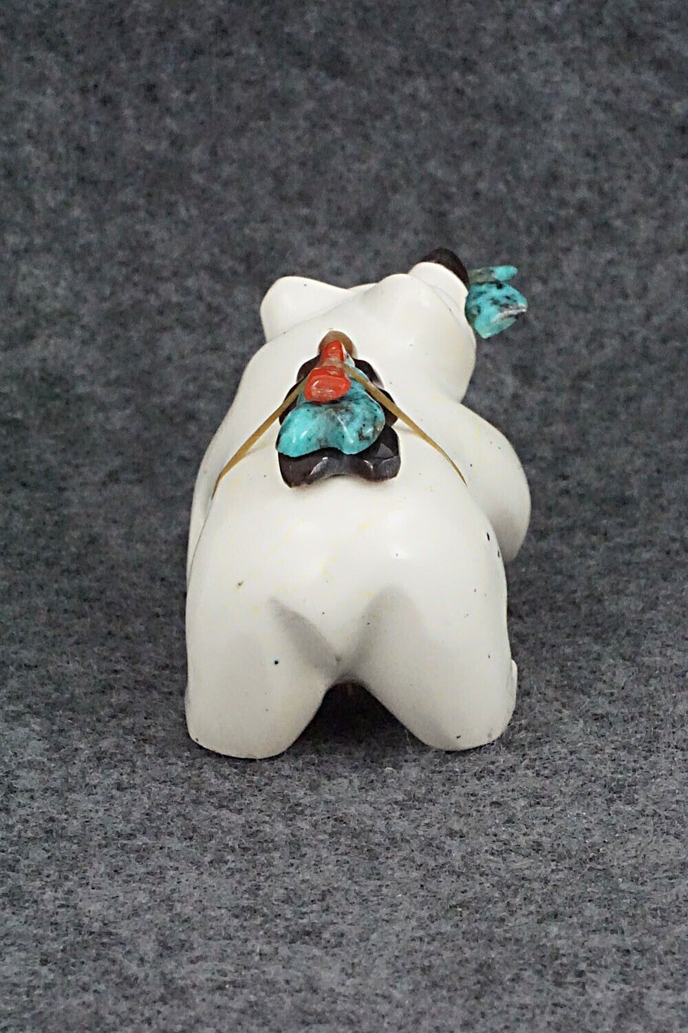 Bear with Fish Zuni Fetish Carving - Enrike Leekya