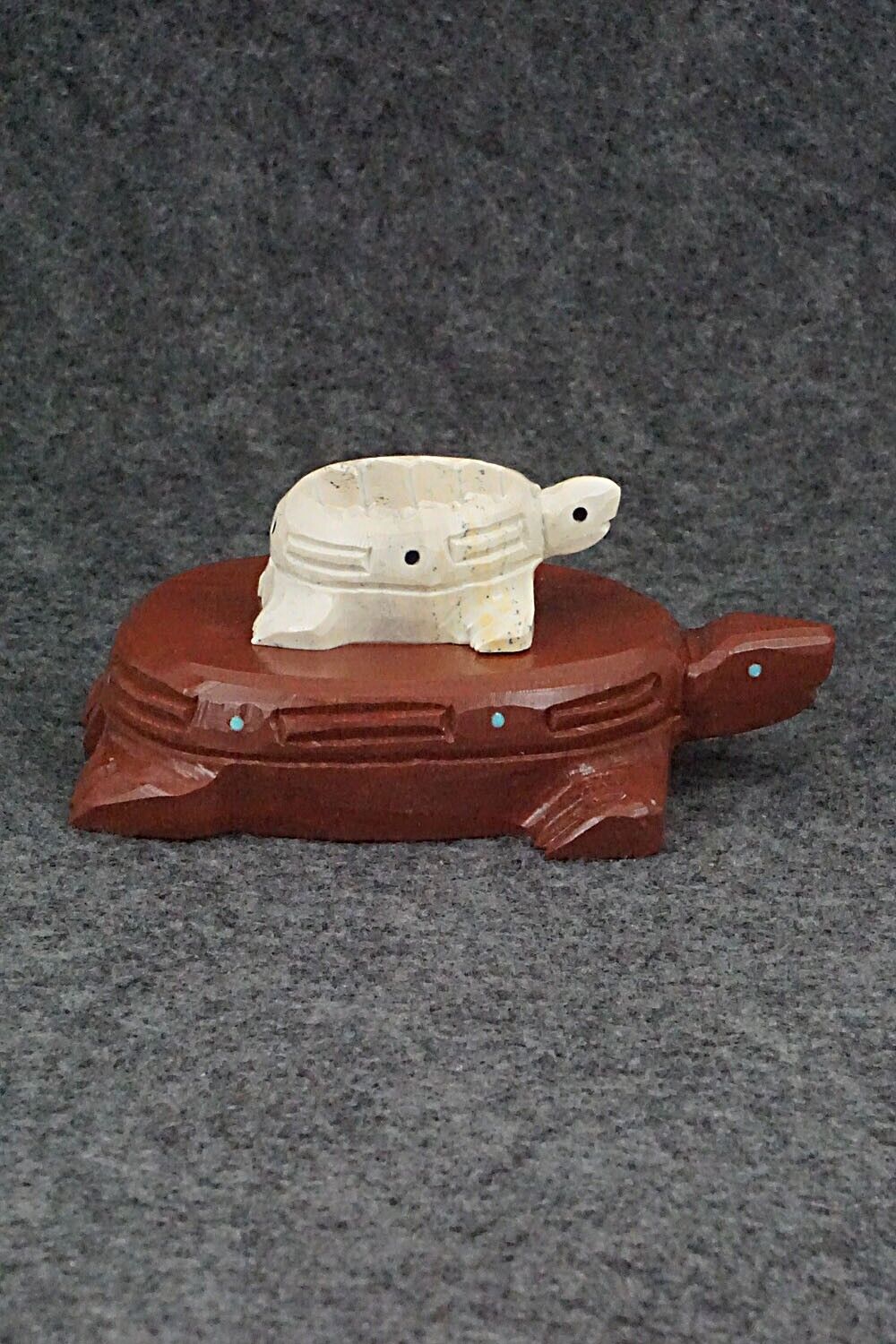 Turtles Zuni Fetish Carving - Jesus Espino