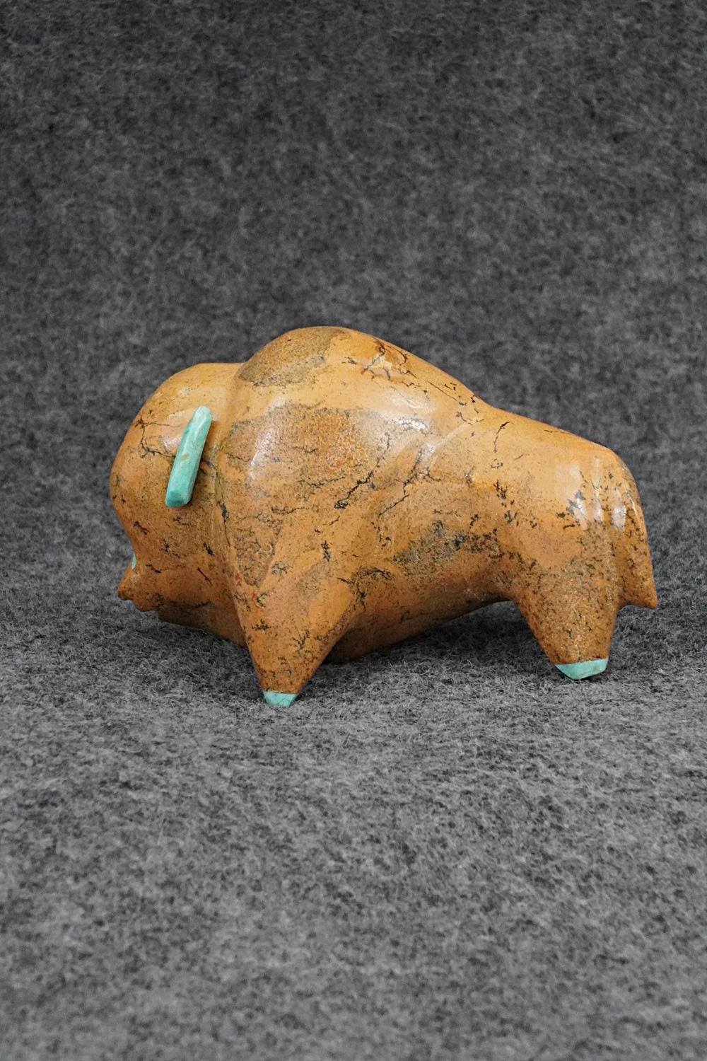 Buffalo Zuni Fetish Carving - Enrike Leekya