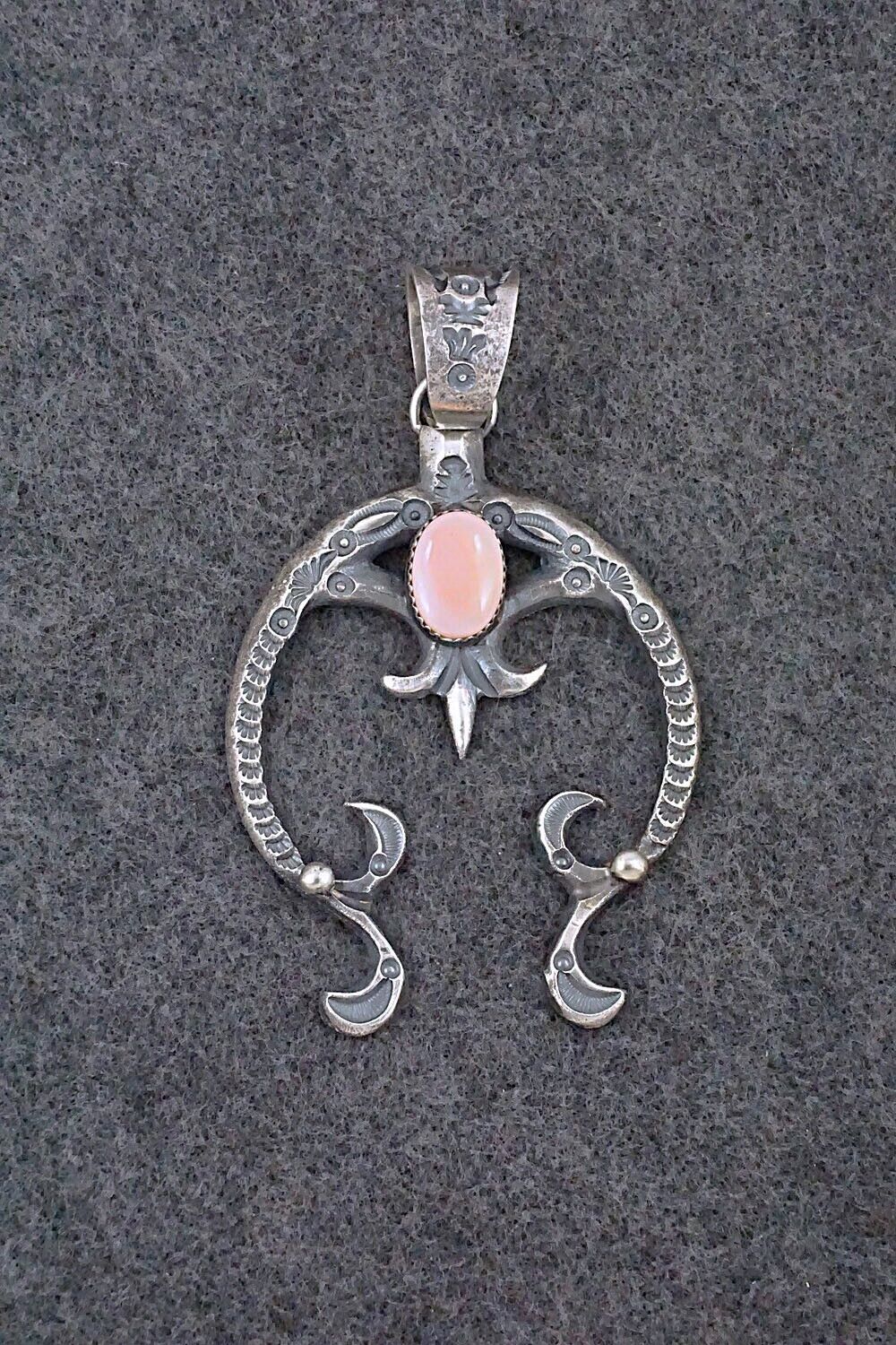 Pink Conch Shell & Sterling Silver Pendant - Eva & Linberg Billah