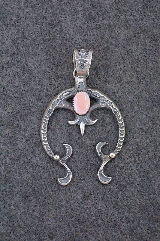 Pink Conch Shell & Sterling Silver Pendant - Eva & Linberg Billah
