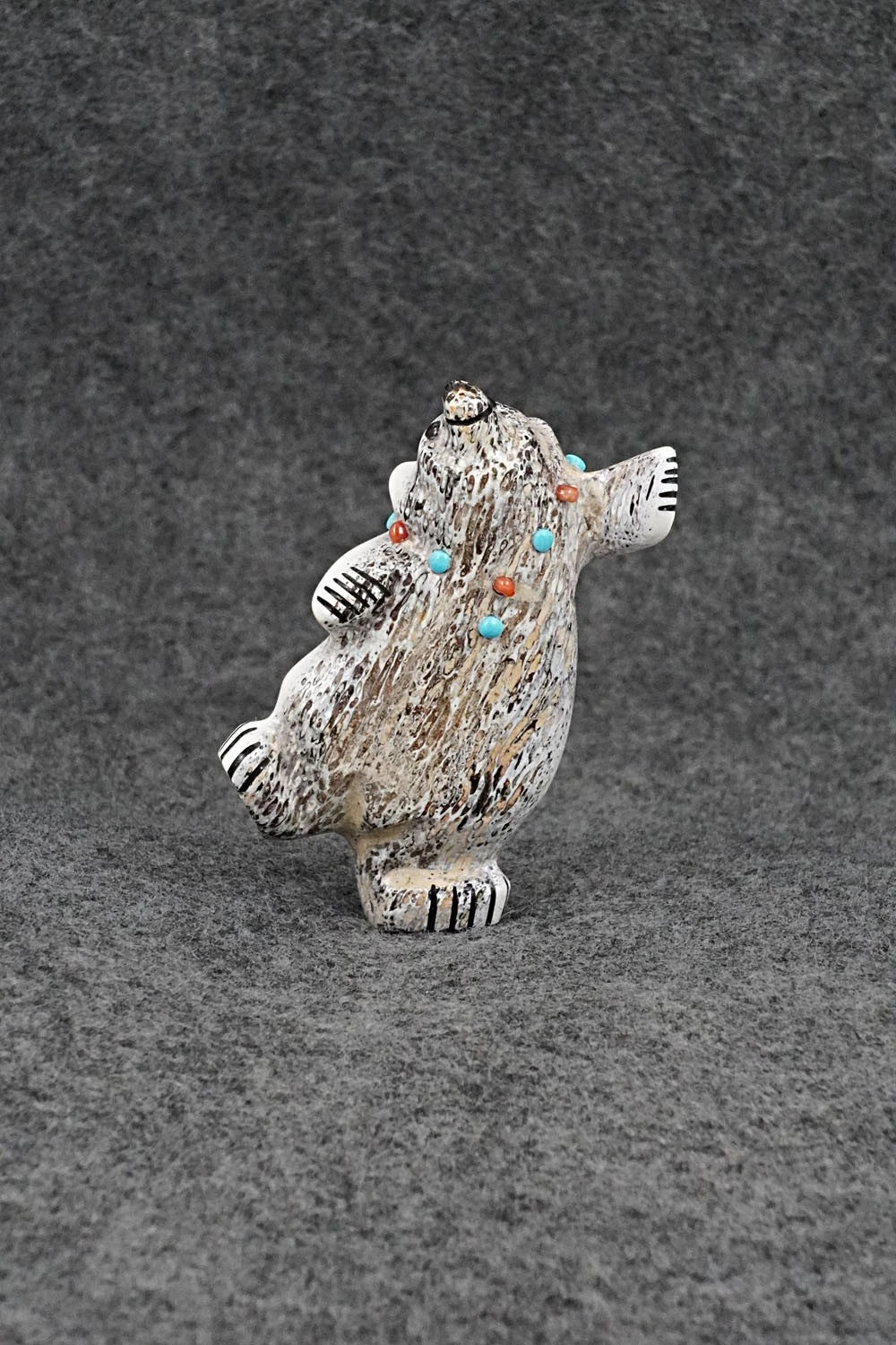 Bear Zuni Fetish Carving - Claudia Peina