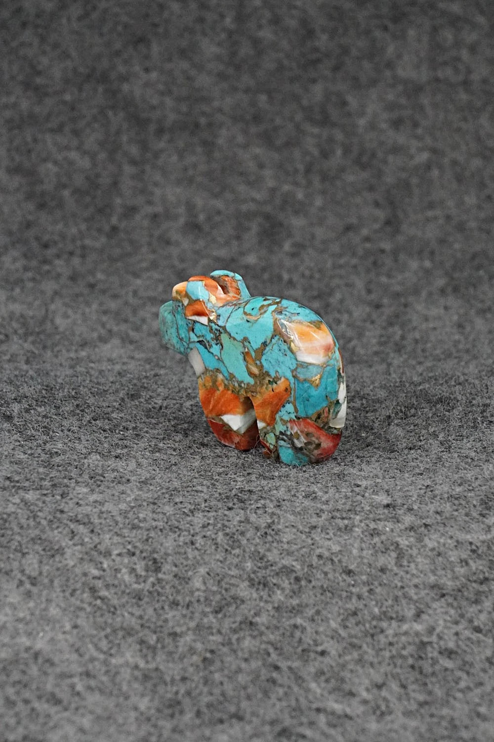 Bear Zuni Fetish Carving - Bernard Laiwekete