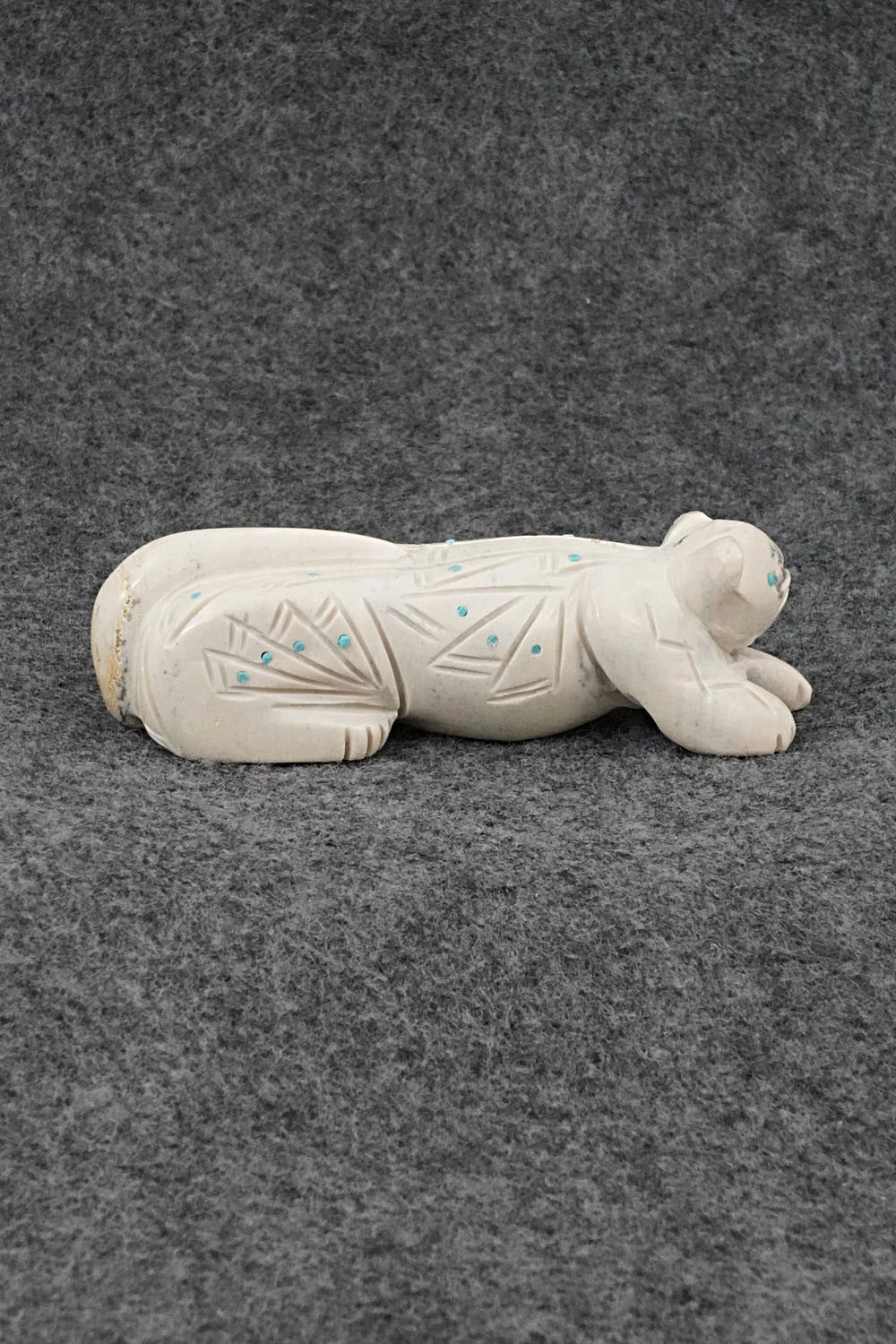 Mountain Lion Zuni Fetish Carving - Adrian Cachini