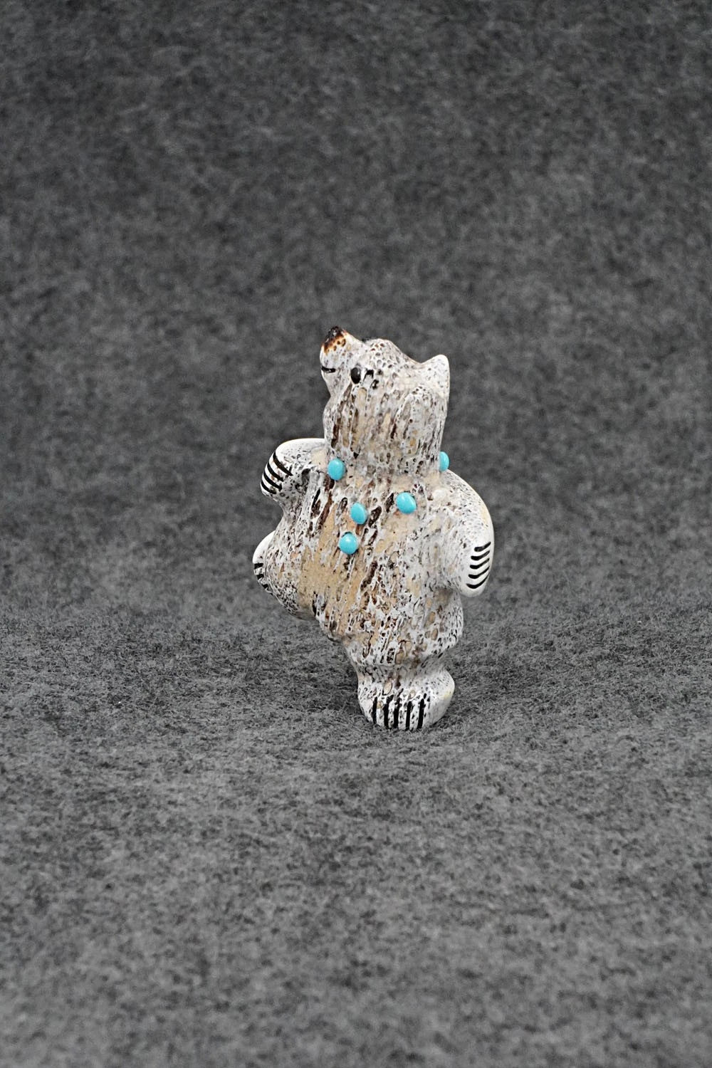 Bear Zuni Fetish Carving - Claudia Peina