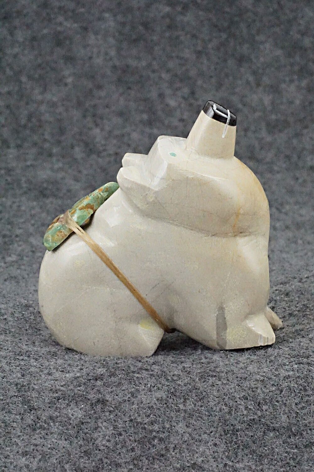 Bear Zuni Fetish Carving - Lyndric Leekya