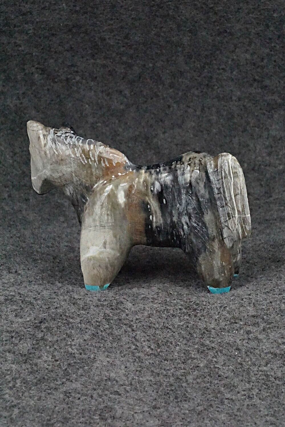 Horse Zuni Fetish Carving - Freddie Leekya
