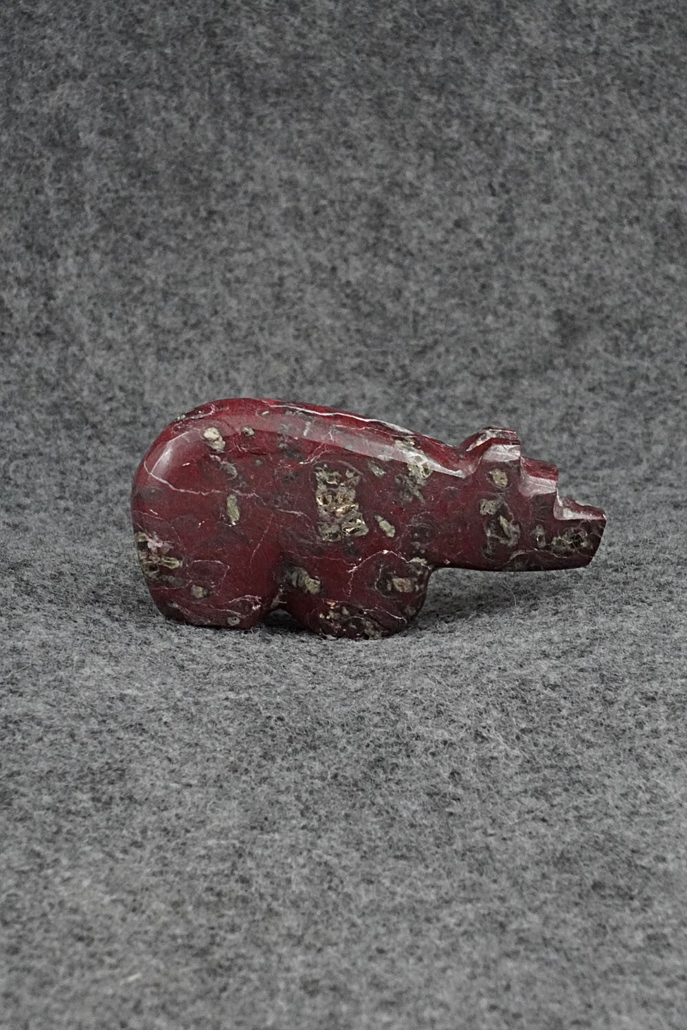 Bear Zuni Fetish Carving - Bernard Laiwakete