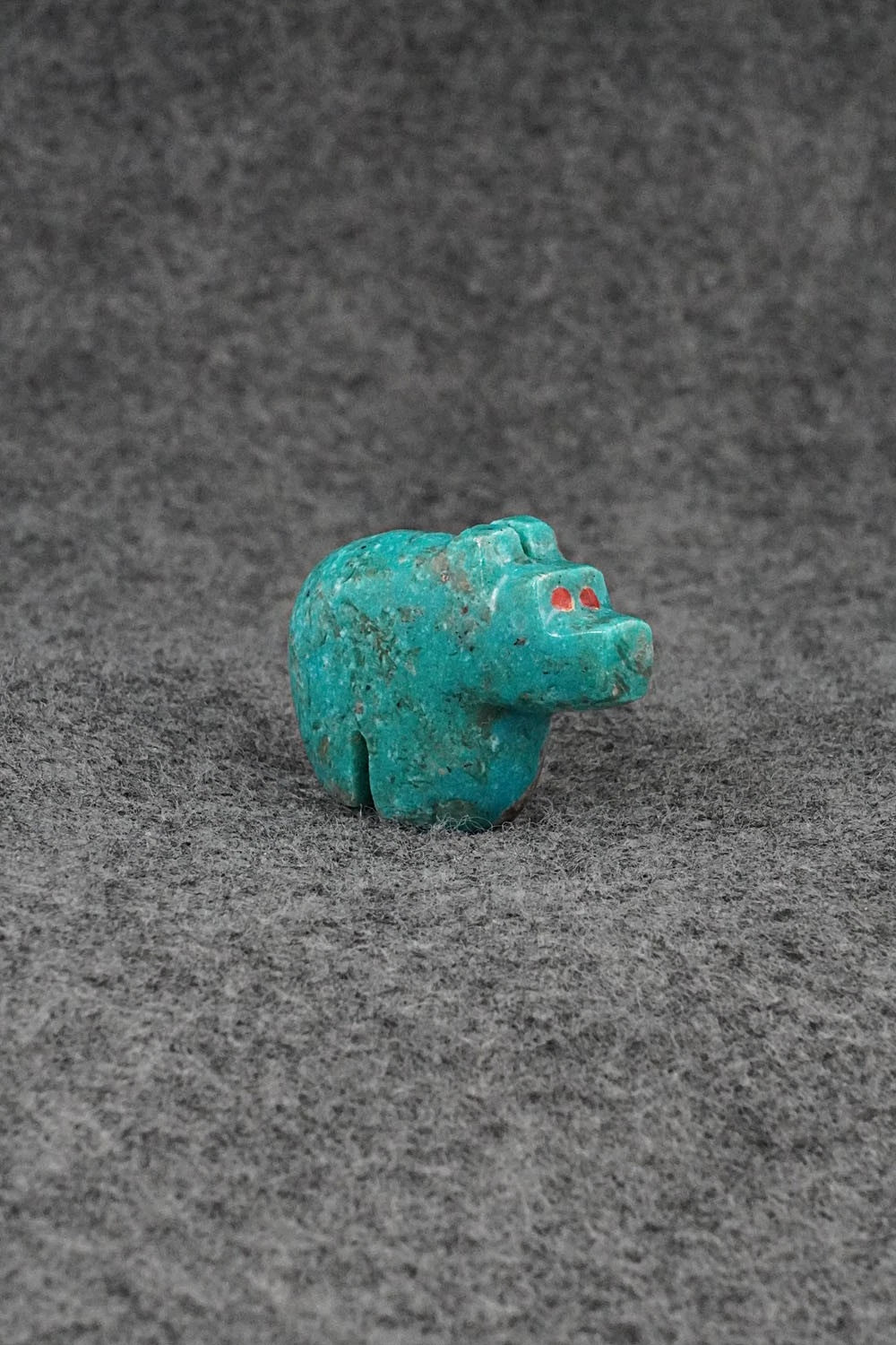 Bear Zuni Fetish Carving - Bernard Laiwekete