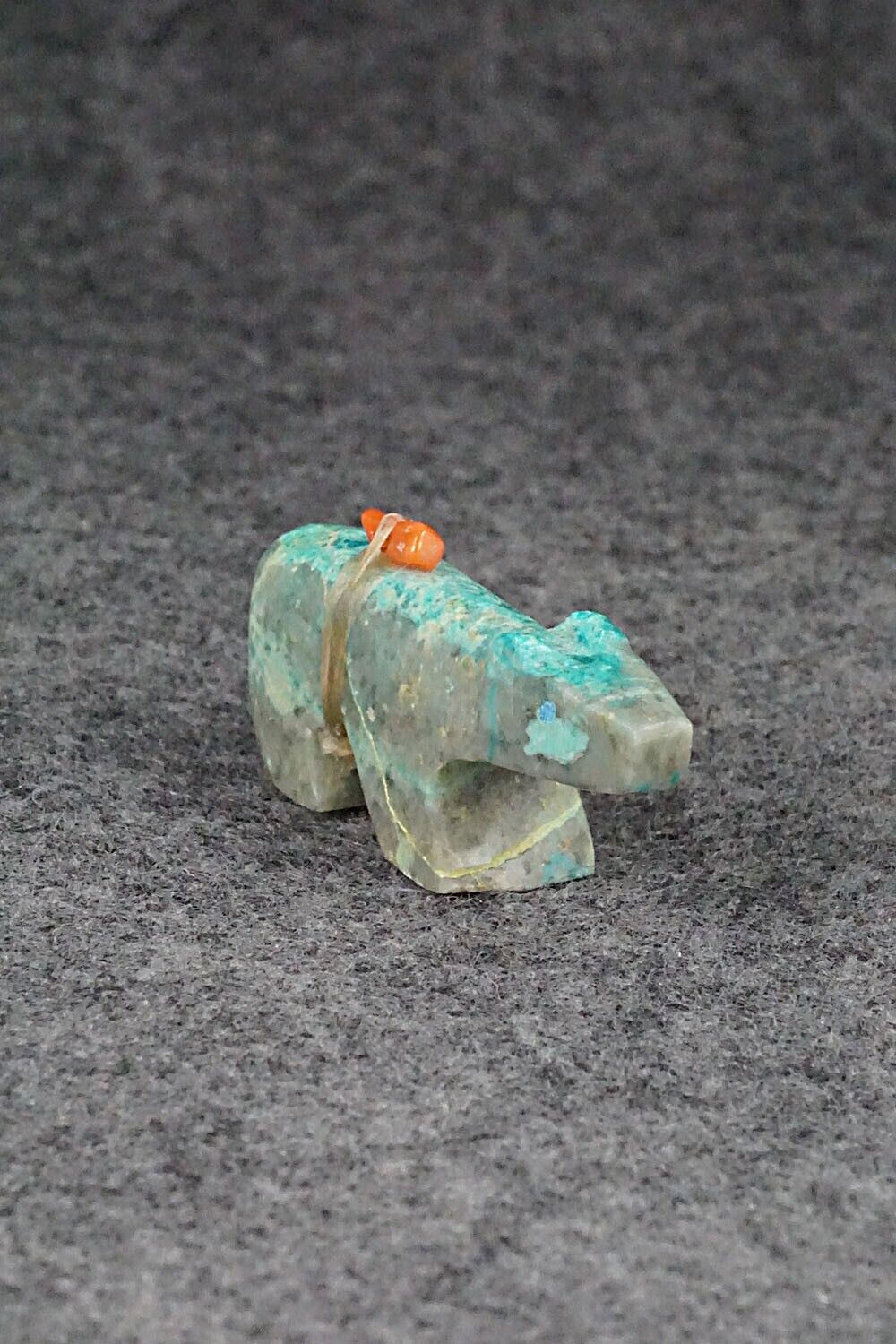 Bear Zuni Fetish Carving - Fernando Laiwakete