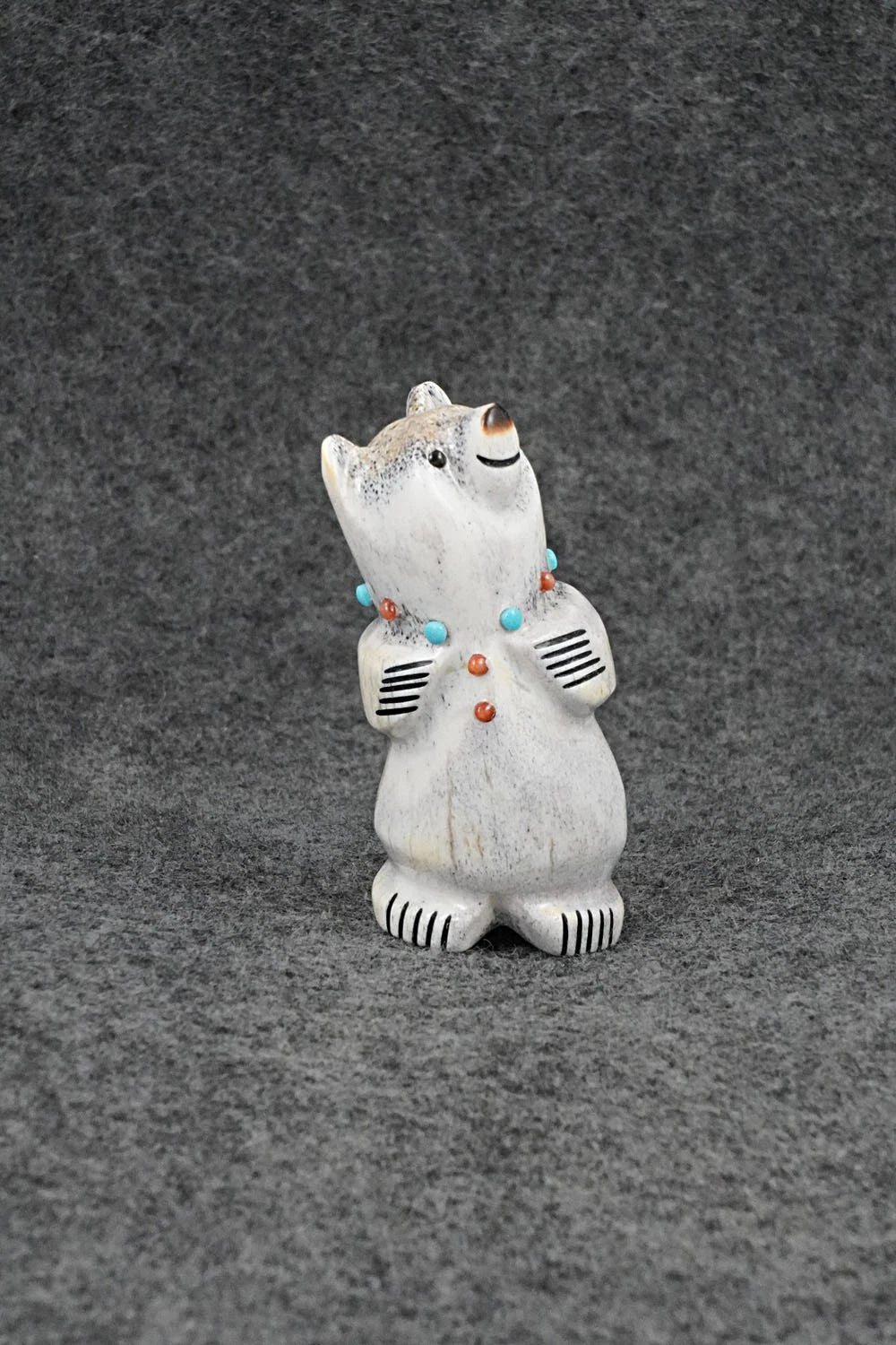 Bear Zuni Fetish Carving - Claudia Peina