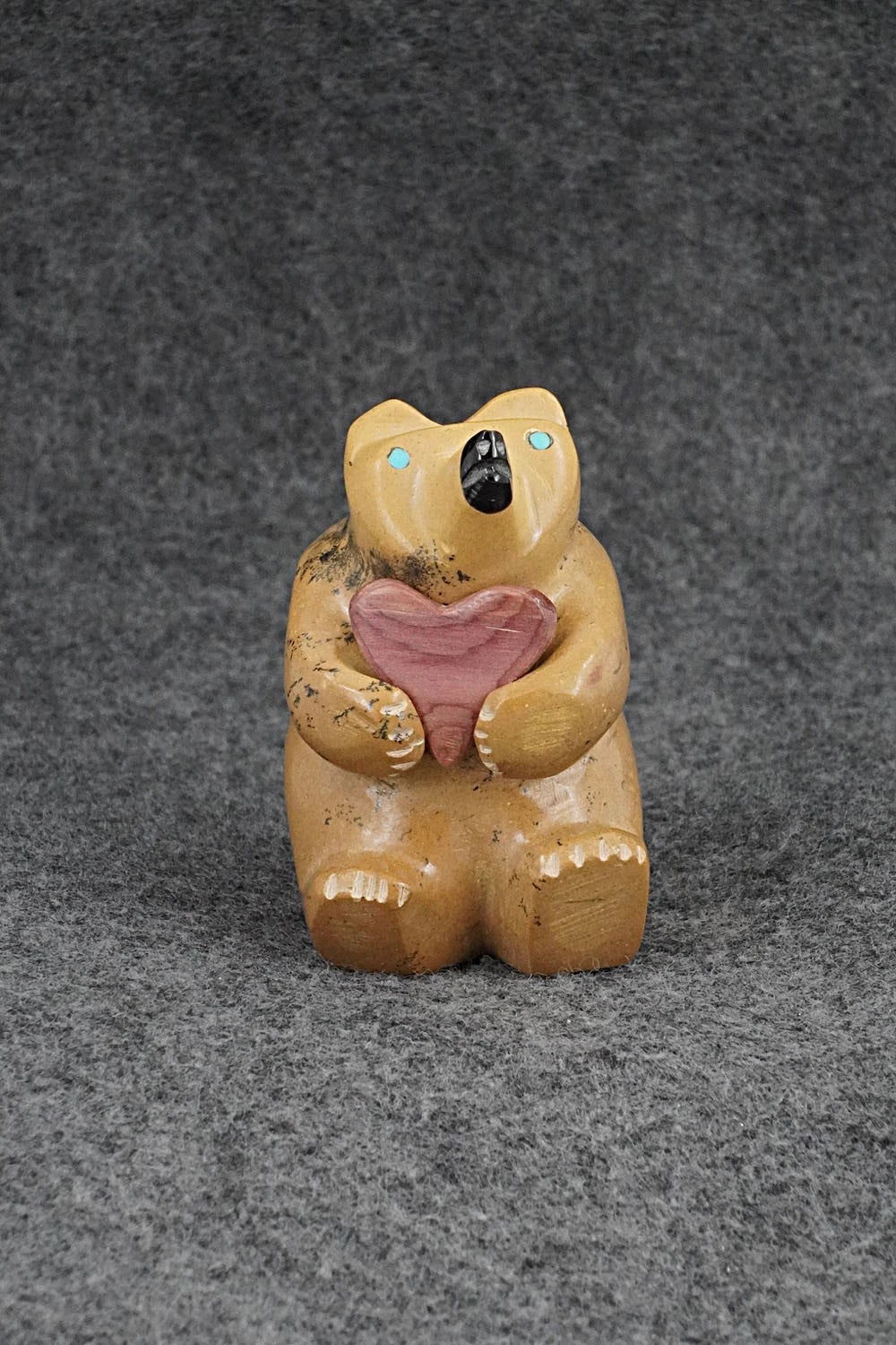 Bear Zuni Fetish Carving - Enrike Leekya
