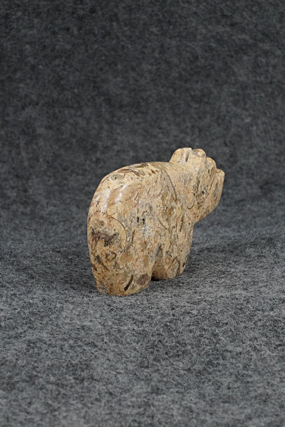 Bear Zuni Fetish Carving - Bernard Laiwakete