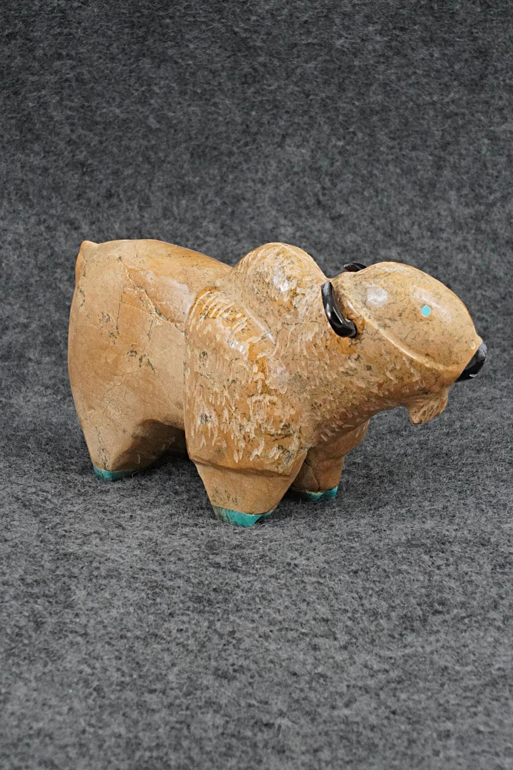 Buffalo Zuni Fetish Carving - Freddie Leekya