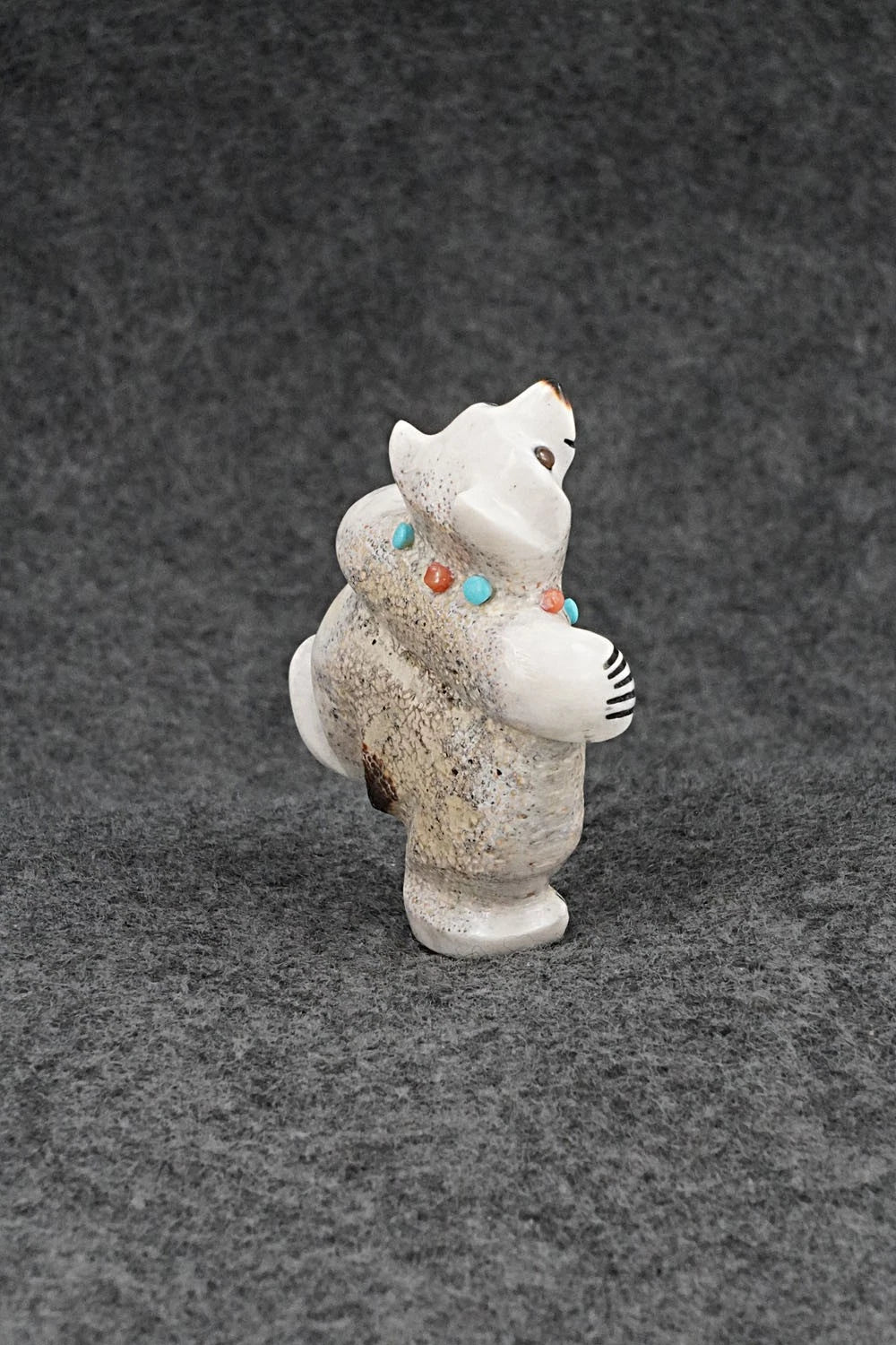 Bear Zuni Fetish Carving - Claudia Peina