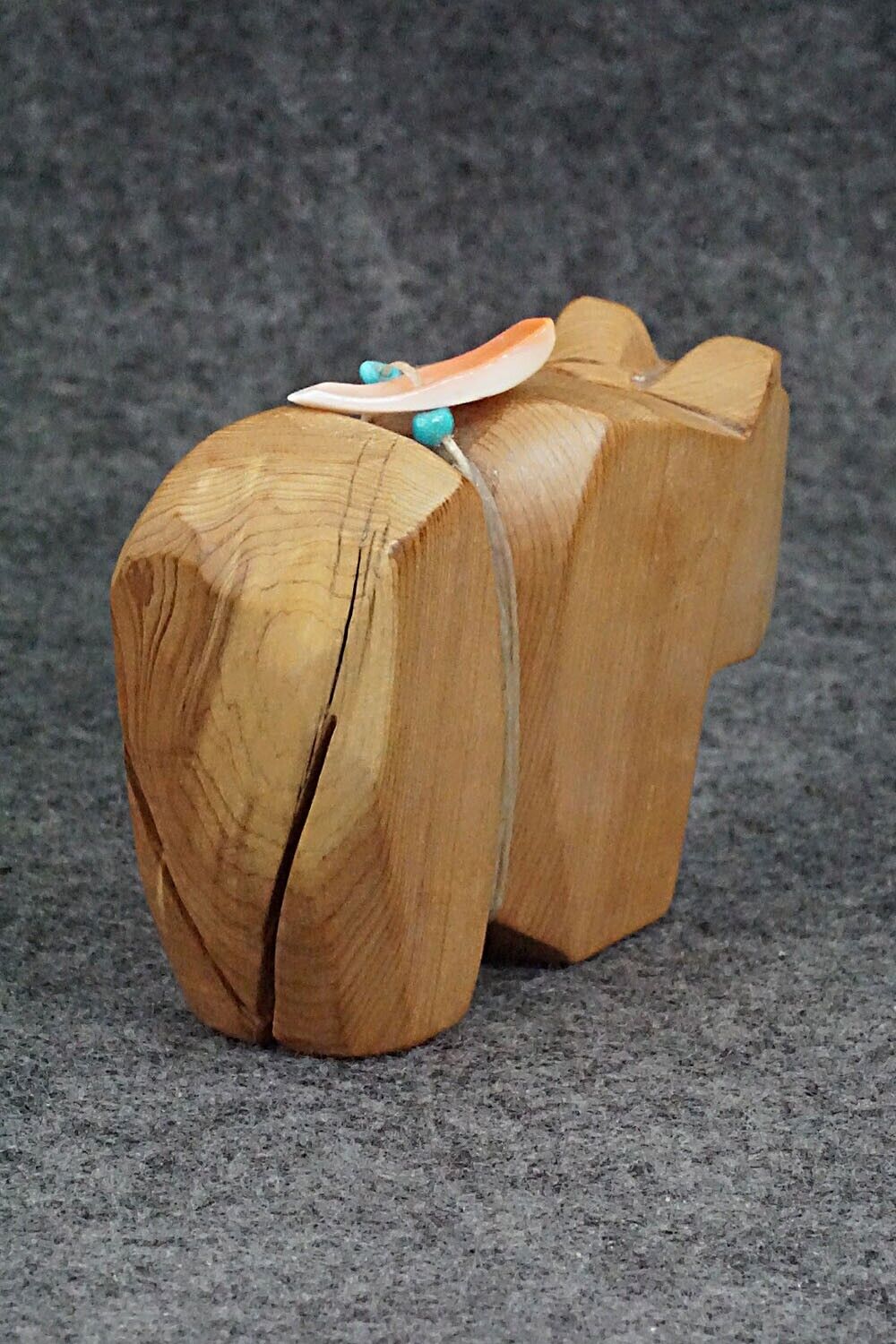 Bear Zuni Fetish Carving - Bernard Laiwakete