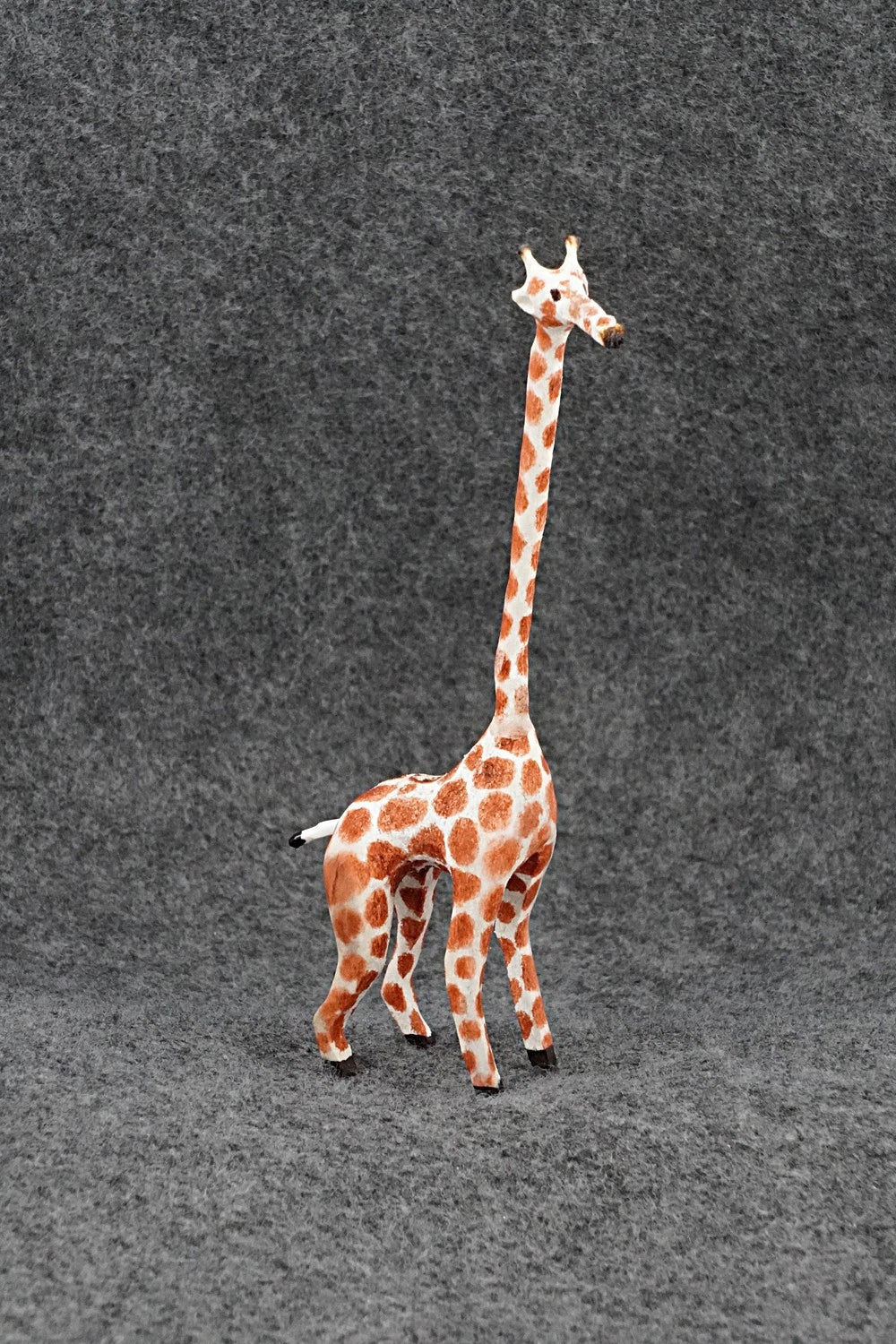 Giraffe Zuni Fetish Carving - Ruben Najera