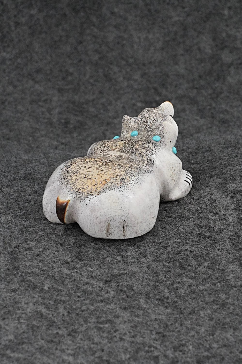 Bear Zuni Fetish Carving - Claudia Peina