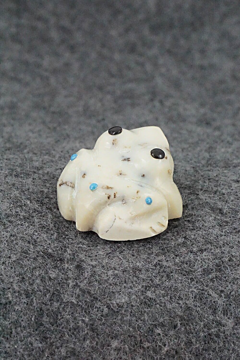 Frog Zuni Fetish Carving - Gordon Poncho