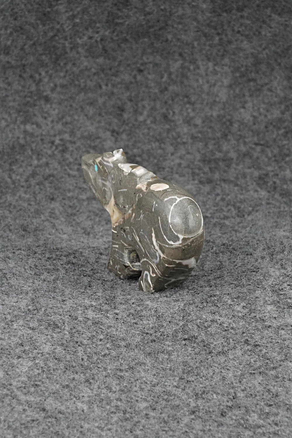 Bear Zuni Fetish Carving - Fernando Laiwakete