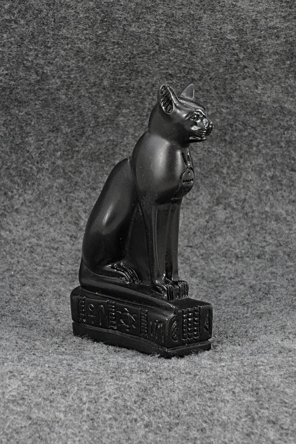 Cat Zuni Fetish Carving - Carlton Camosona