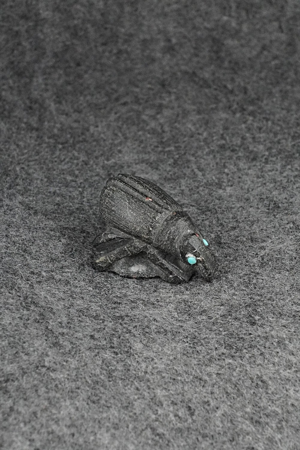 Beetle Zuni Fetish Carving - Derrick Kammasee