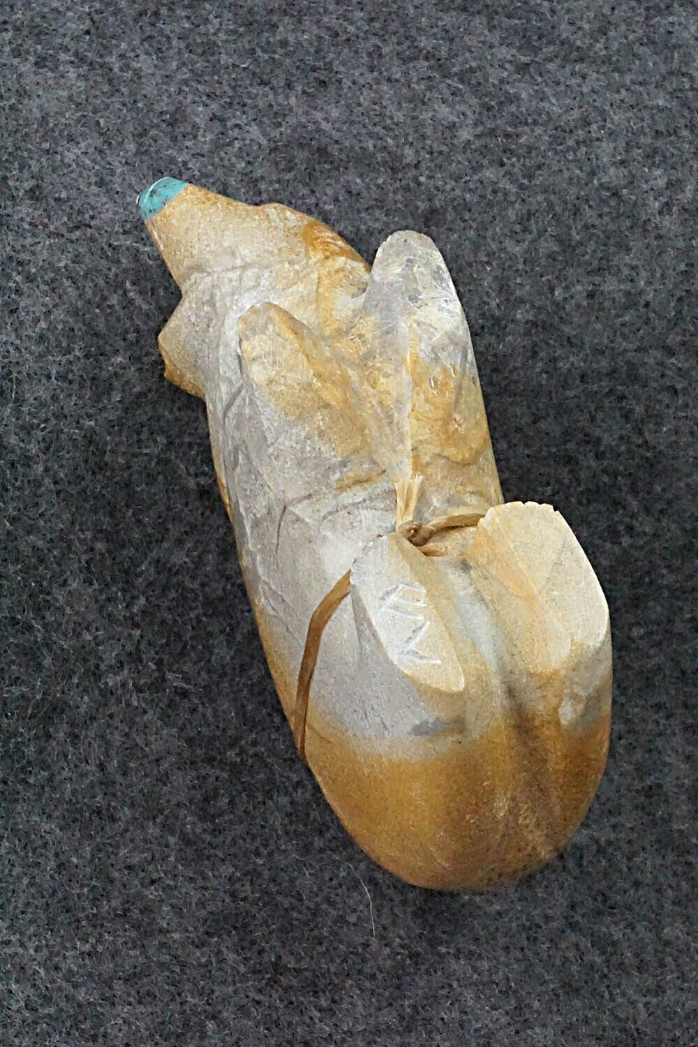 Bear Zuni Fetish Carving - Enrike Leekya