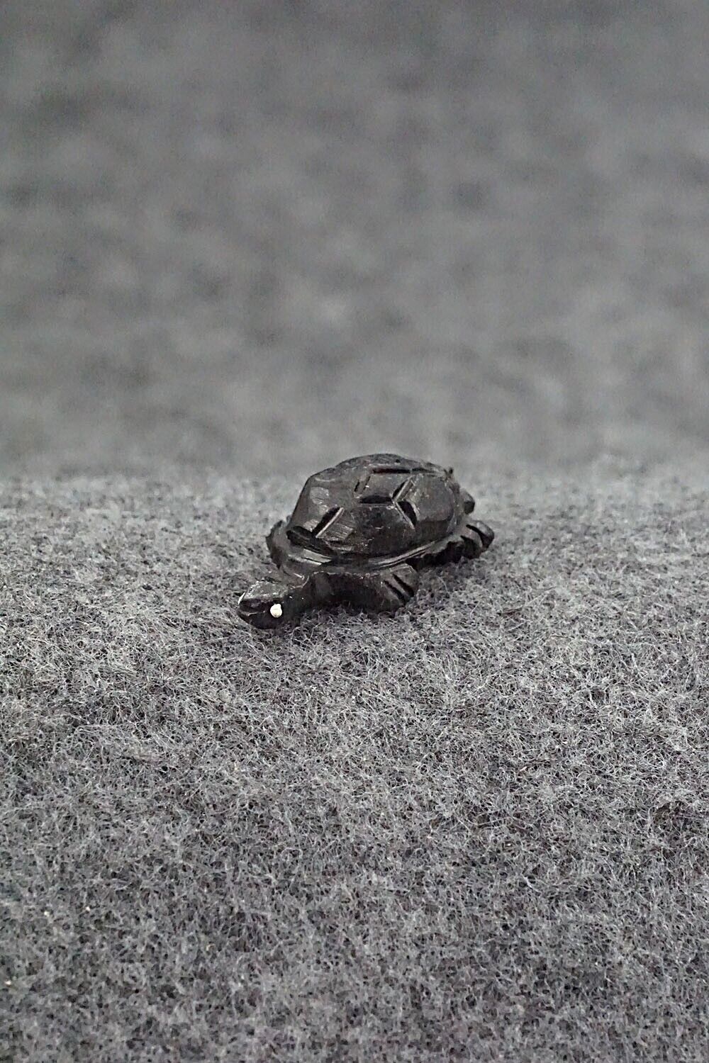 Tiny Turtle Zuni Fetish Carving - Vander Tsethlikai