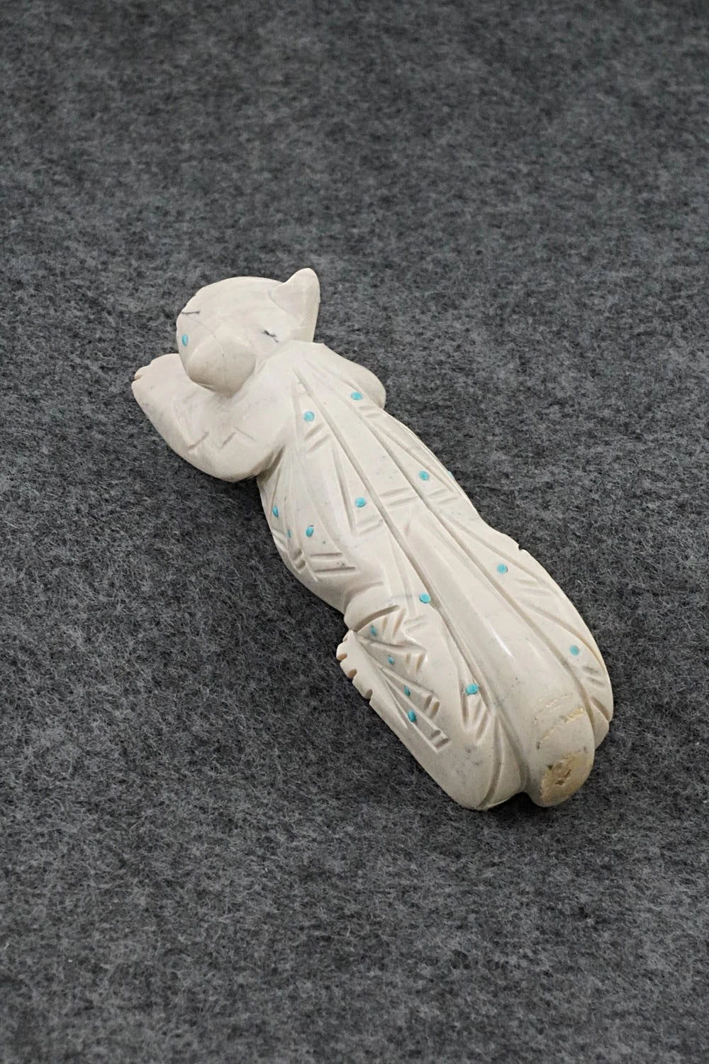 Mountain Lion Zuni Fetish Carving - Adrian Cachini