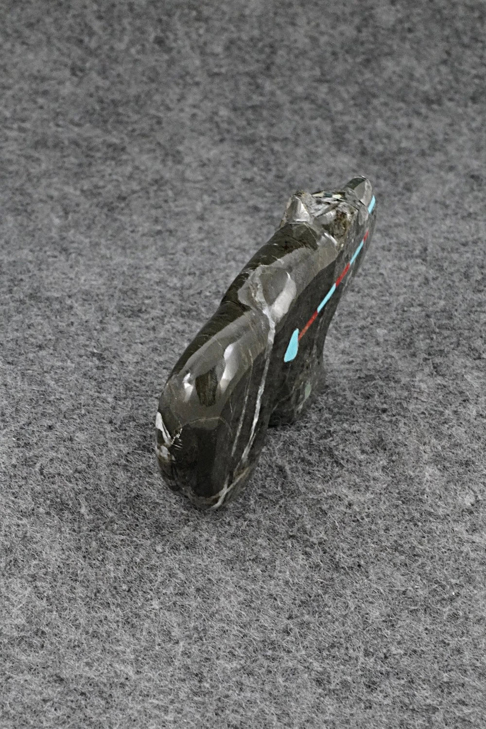 Bear Zuni Fetish Carving - Kenric Laiwakete