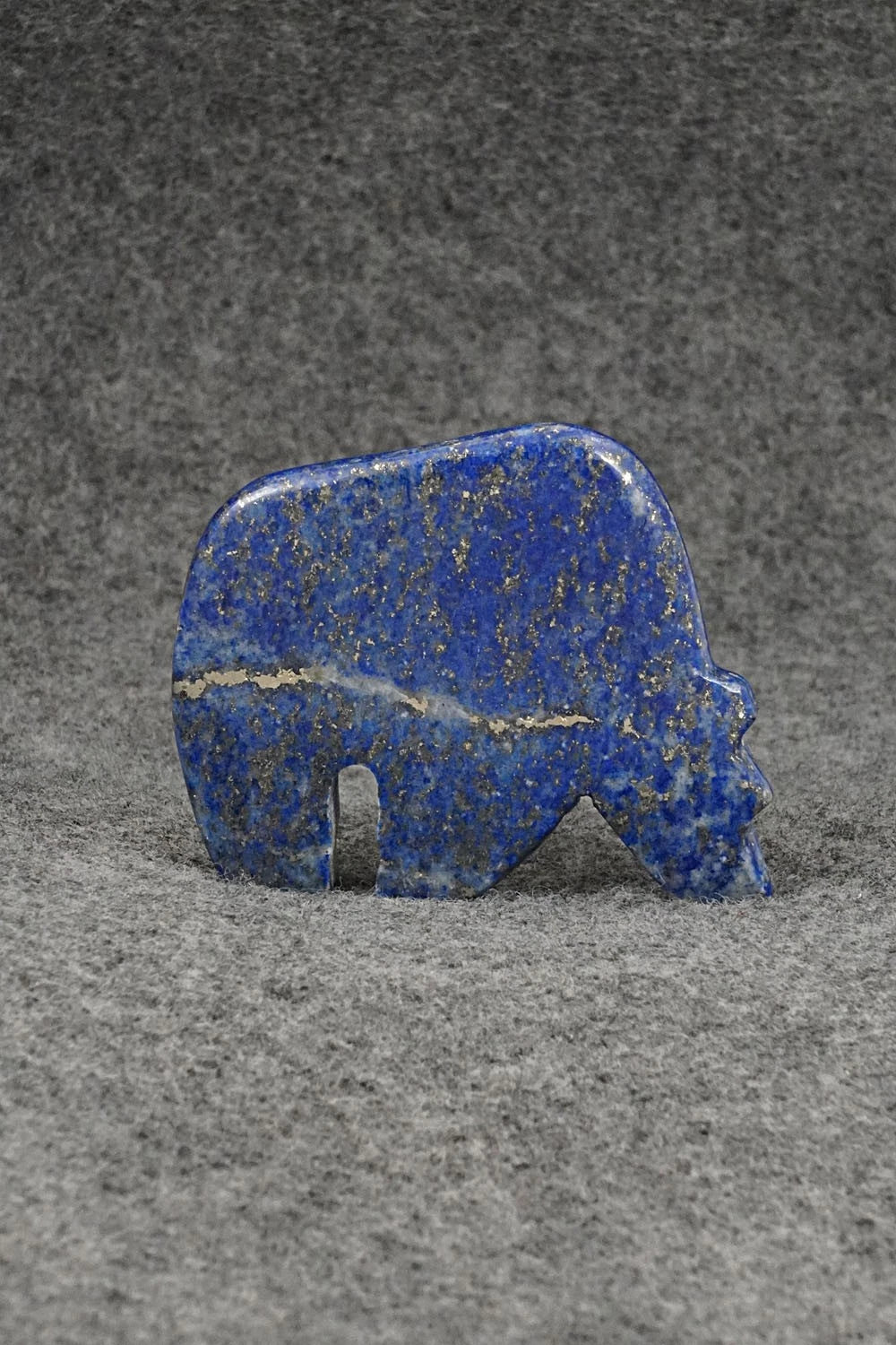 Bear Zuni Fetish Carving - Bernard Laiwekete